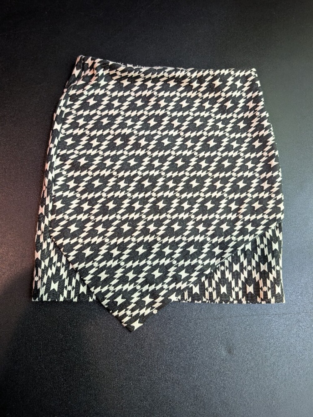 H&M Black and White Geometric Mini Skirt